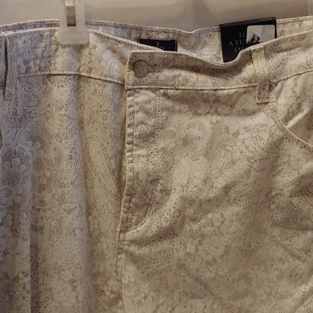 NYDJ. Pants to Ankle.  24W